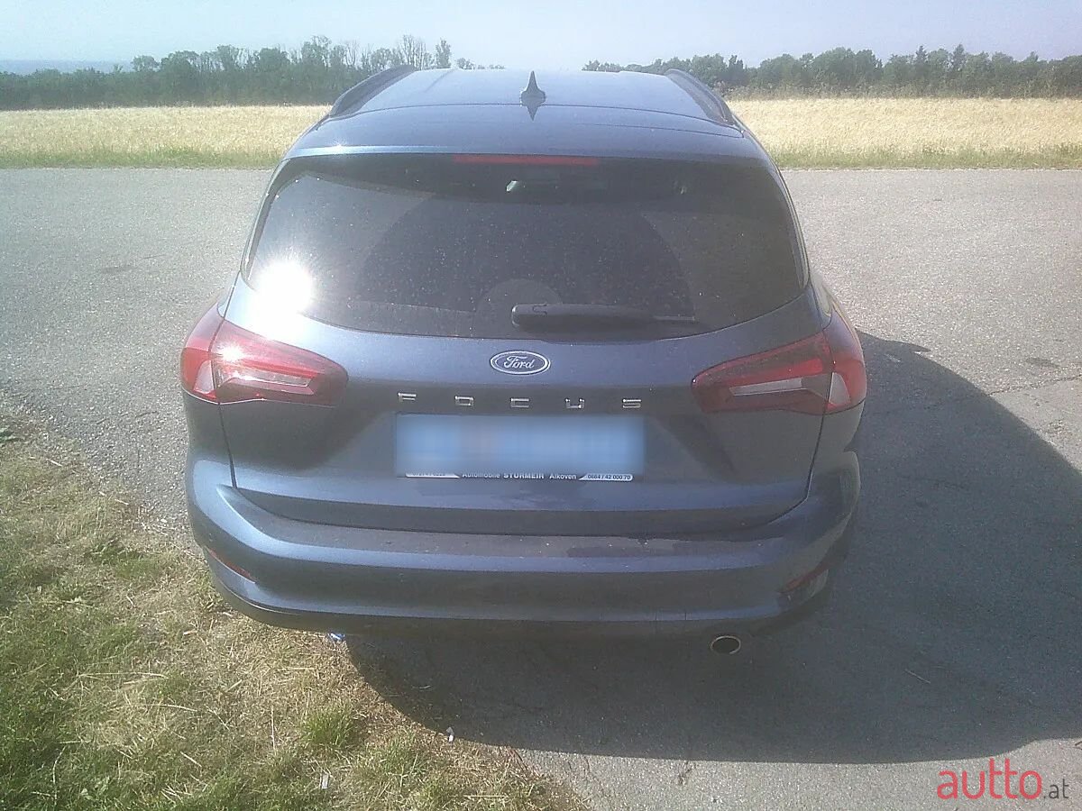 2022' Ford Focus photo #2