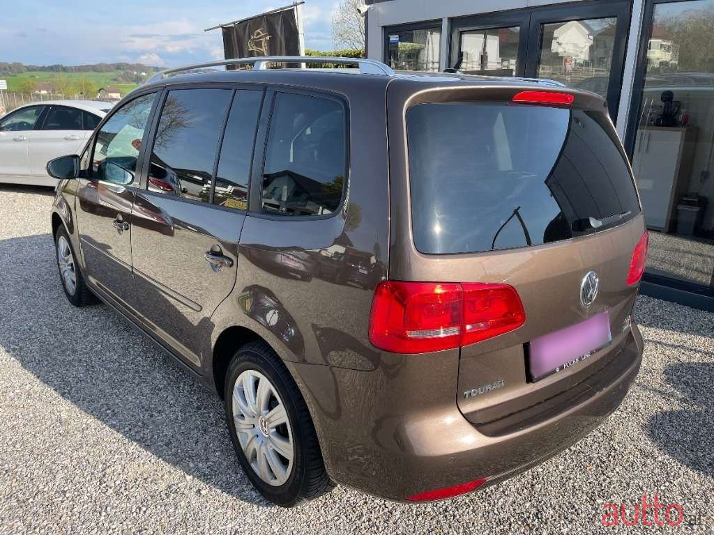 2012' Volkswagen Touran photo #6