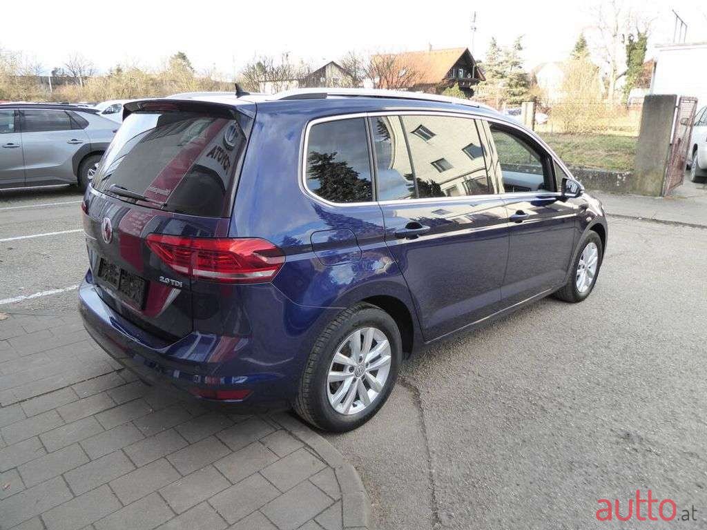 2017' Volkswagen Touran photo #4