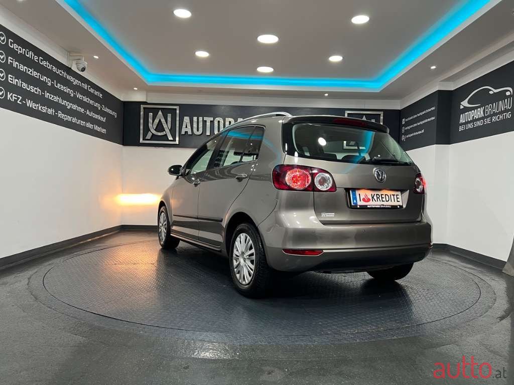 2010' Volkswagen Golf photo #4