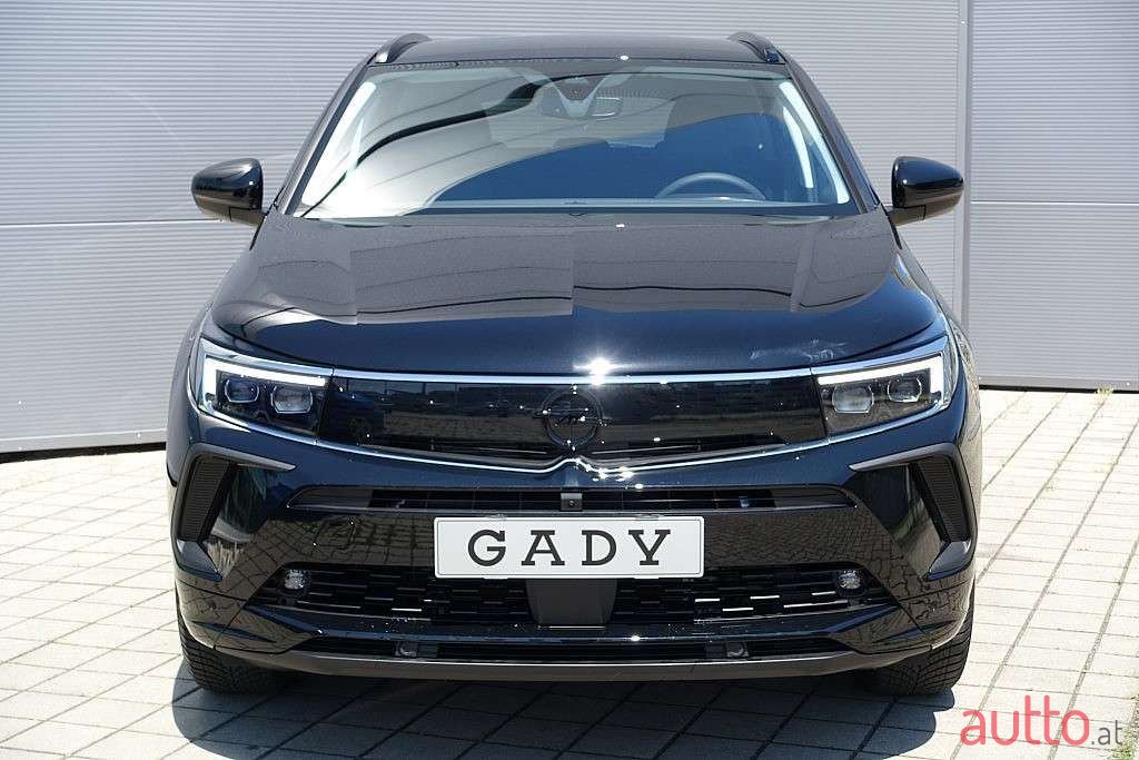 2022' Opel Grandland X photo #2