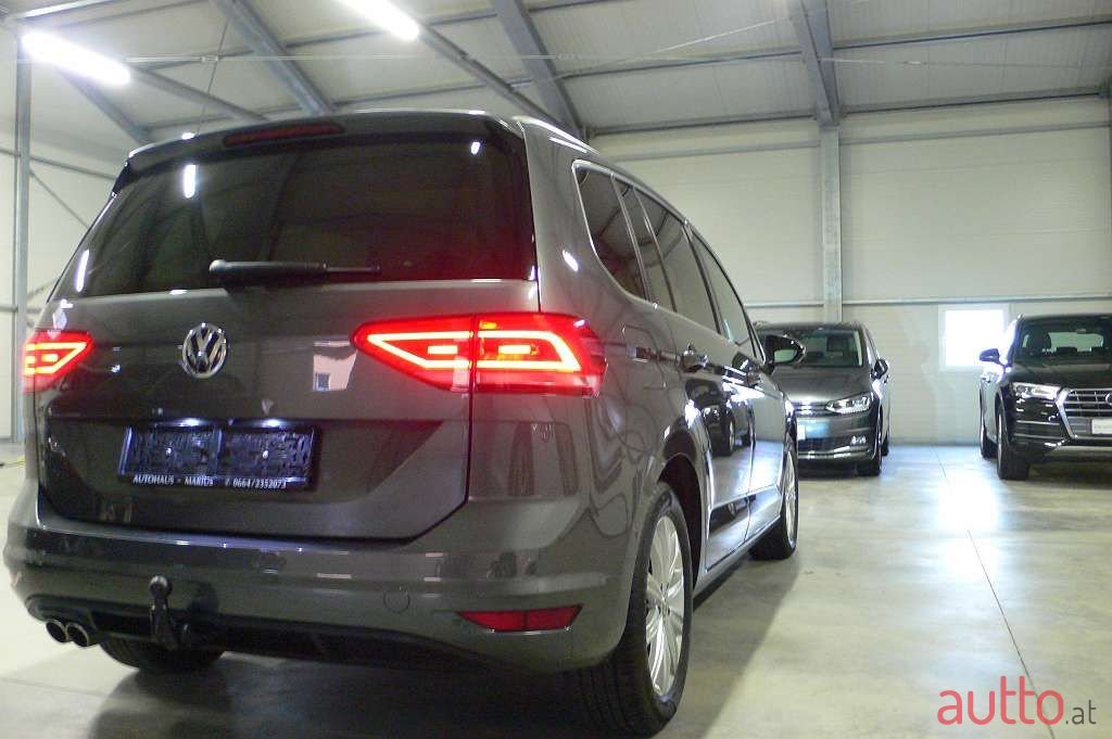 2018' Volkswagen Touran photo #3