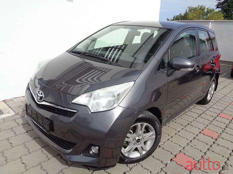 2011' Toyota Verso photo #1