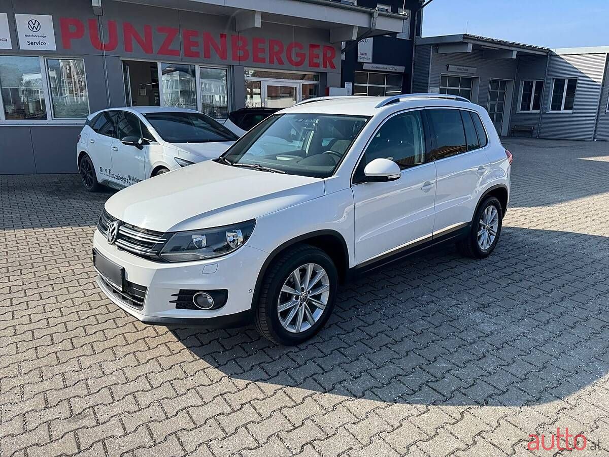 2011' Volkswagen Tiguan photo #1