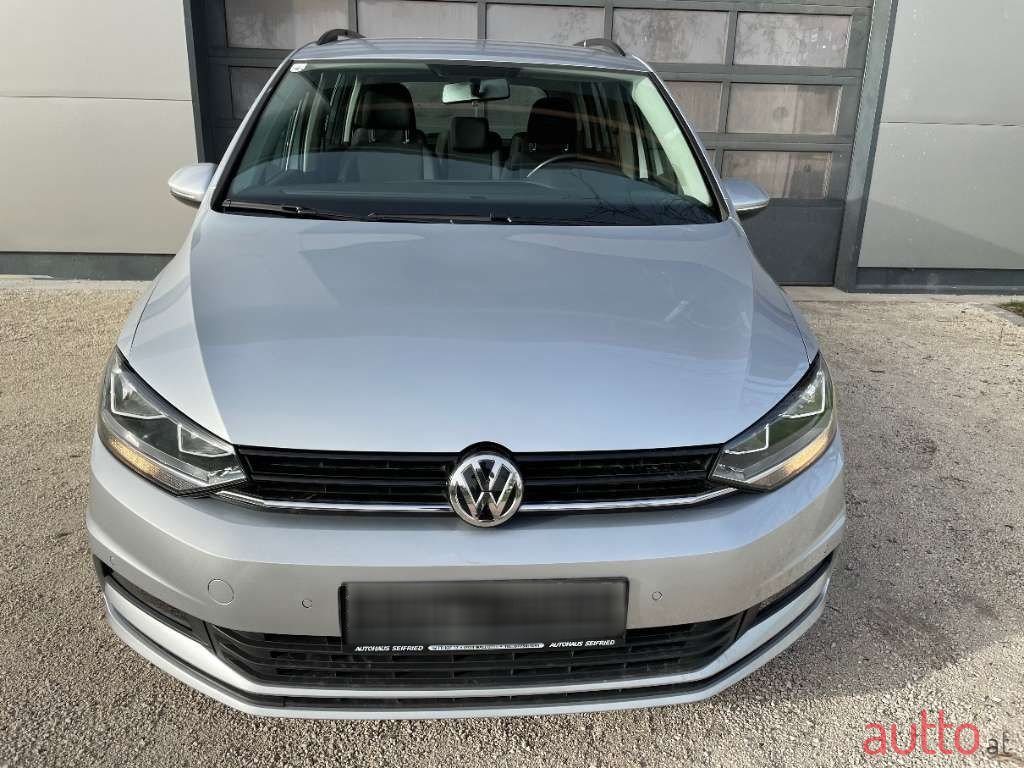 2020' Volkswagen Touran photo #5