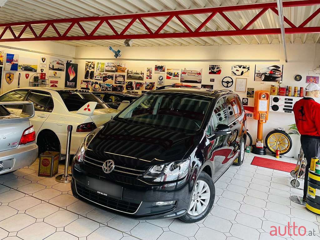 2017' Volkswagen Sharan photo #2
