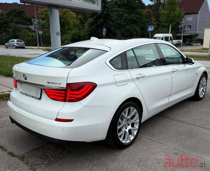2011' BMW 5Er-Reihe photo #4