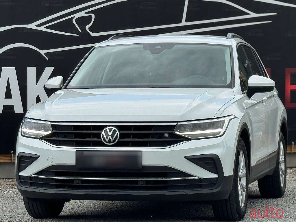 2020' Volkswagen Tiguan photo #1
