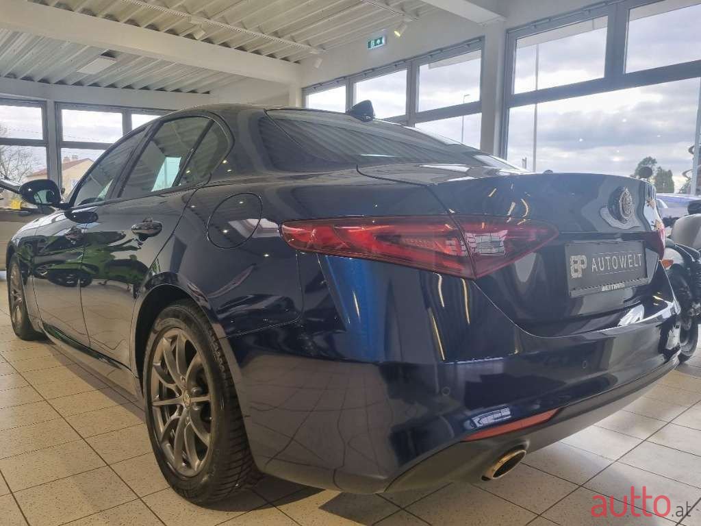 2017' Alfa Romeo Giulia photo #4