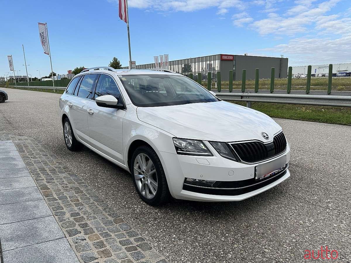2020' Skoda Octavia photo #3