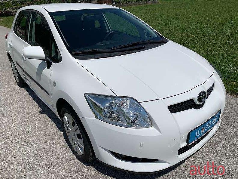 2008' Toyota Auris photo #3