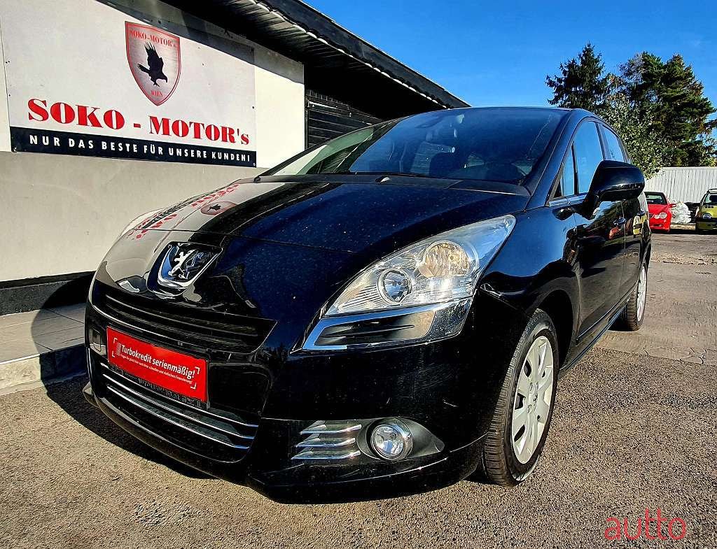 2010' Peugeot 5008 photo #1