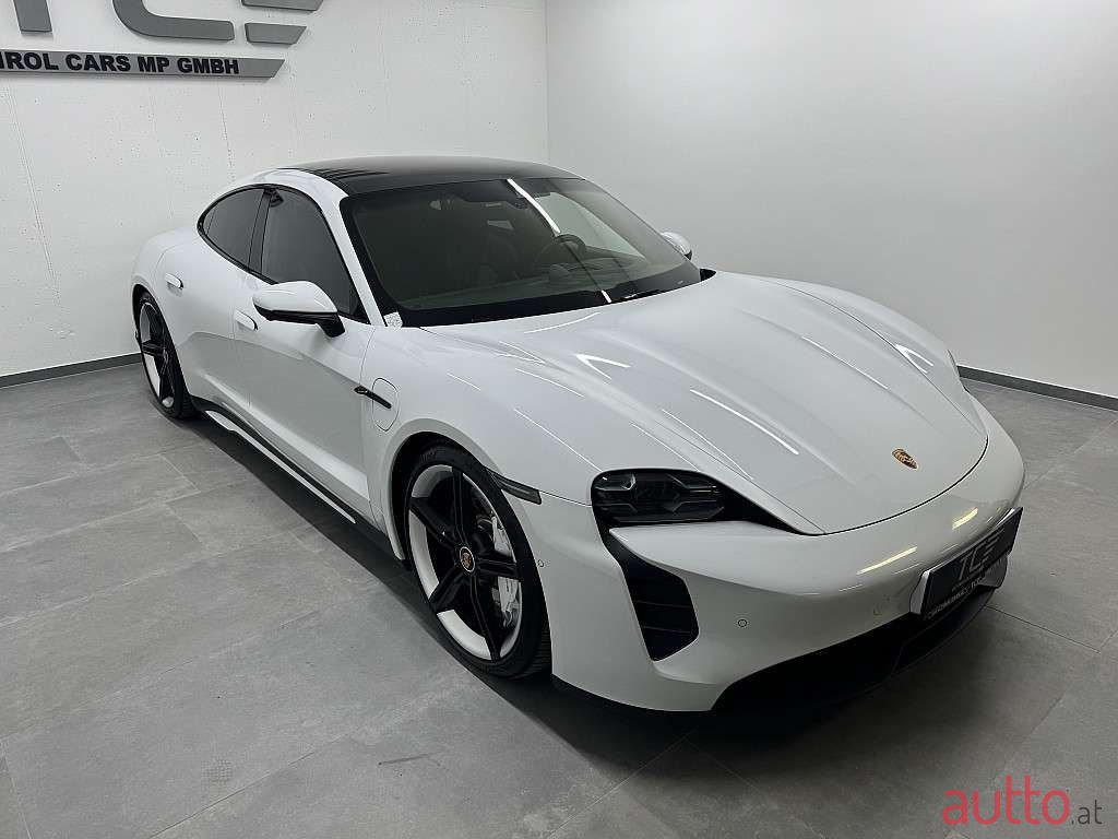 2020' Porsche Taycan photo #2