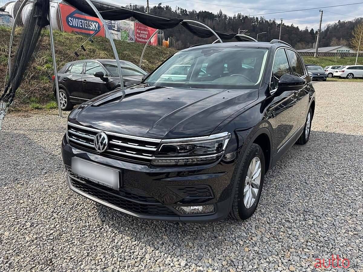 2017' Volkswagen Tiguan photo #1