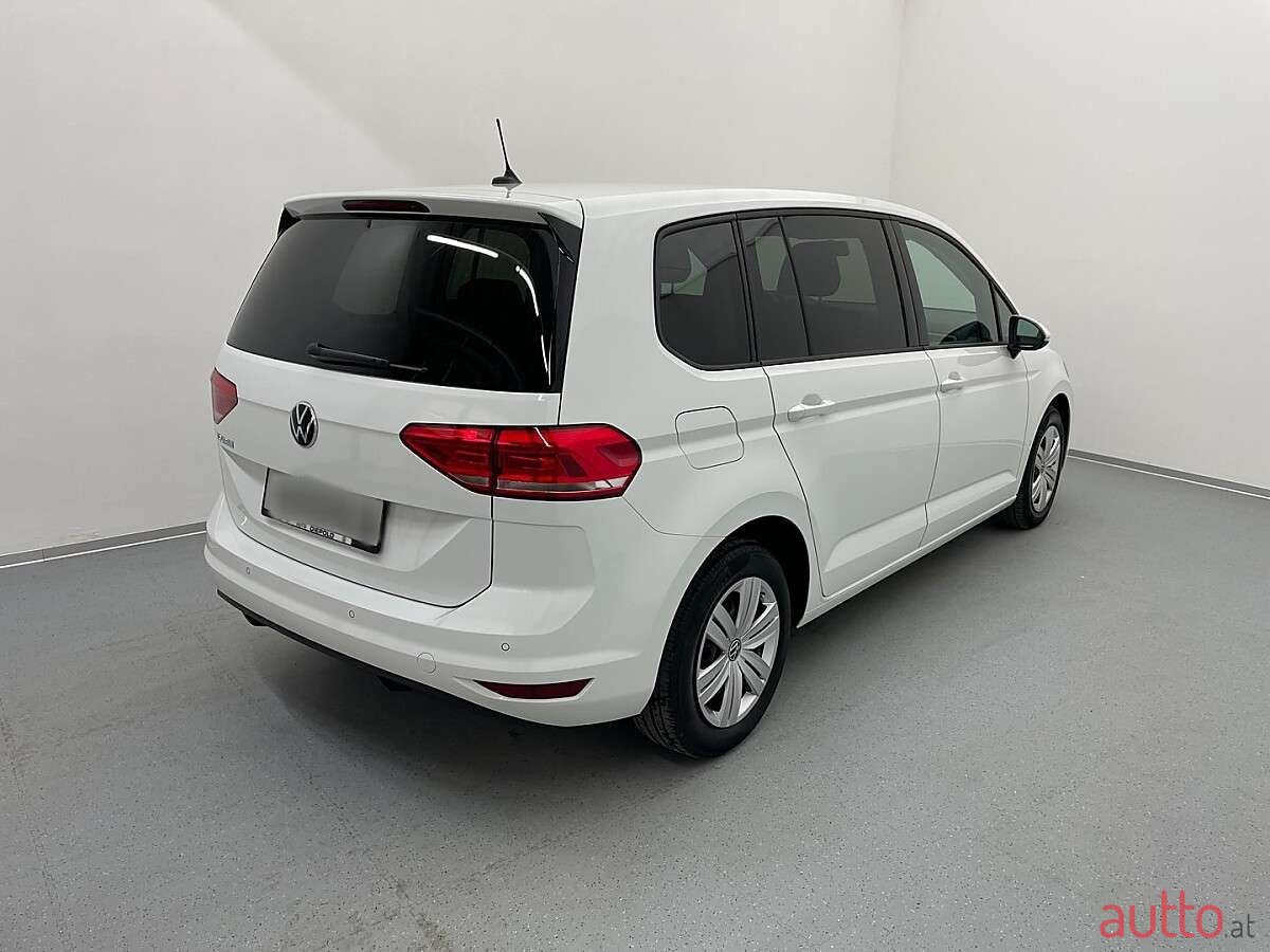 2021' Volkswagen Touran photo #5