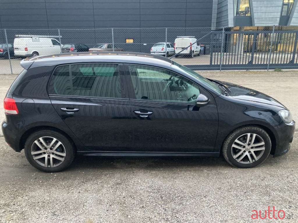 2010' Volkswagen Golf photo #4