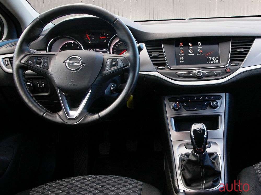 2018' Opel Astra photo #3