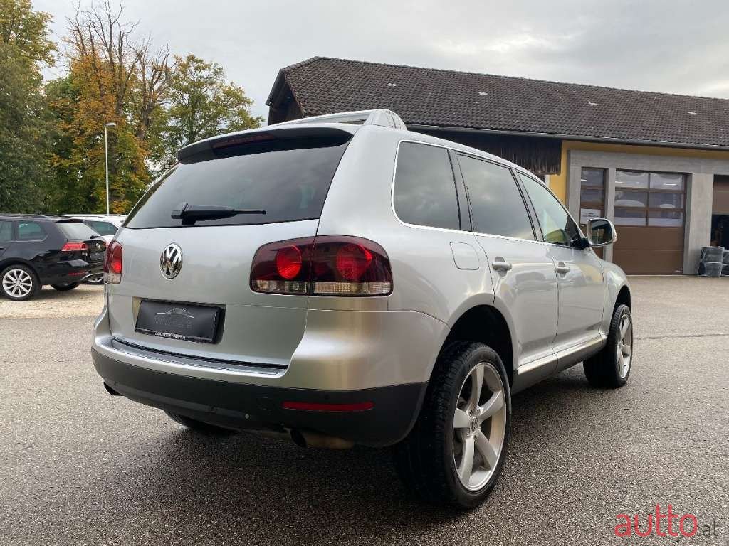 2008' Volkswagen Touareg photo #6