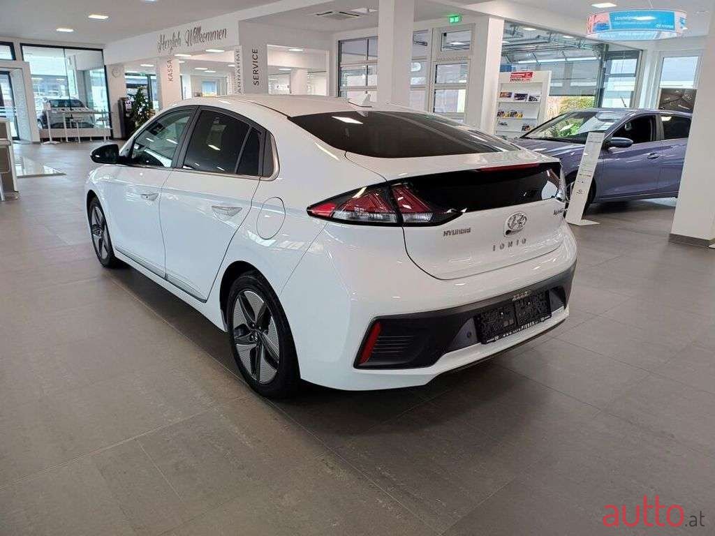 2021' Hyundai Ioniq photo #4