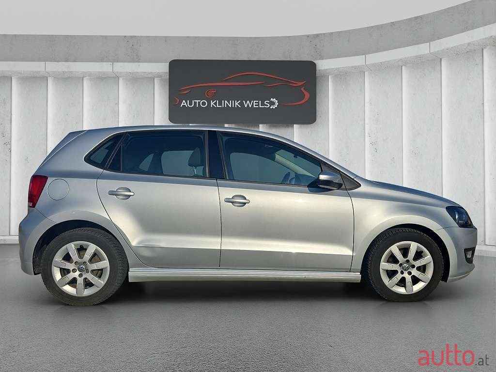 2011' Volkswagen Polo photo #6