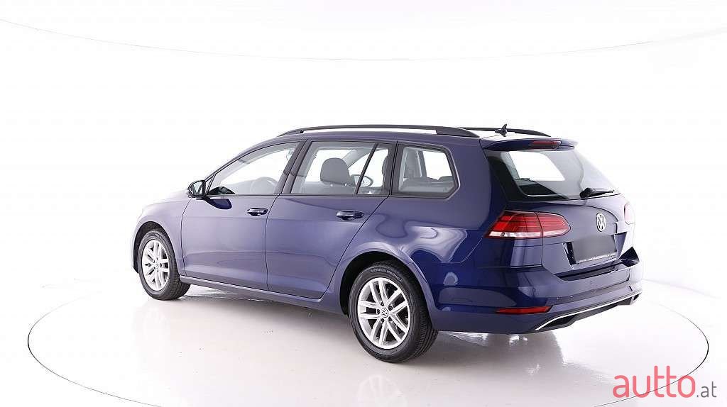 2018' Volkswagen Golf photo #2