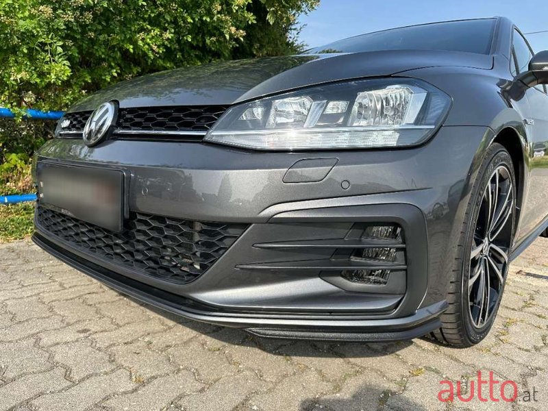 2017' Volkswagen Golf photo #5