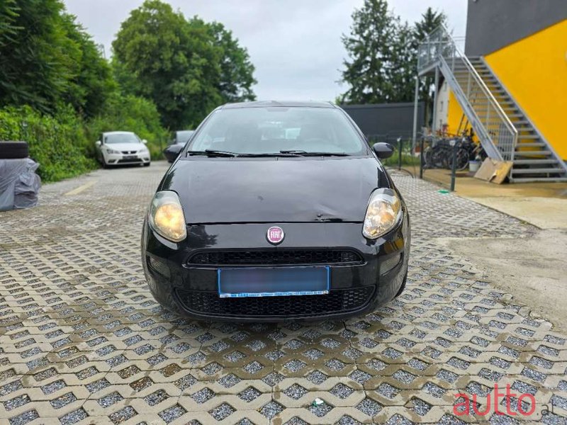 2012' Fiat Punto photo #2