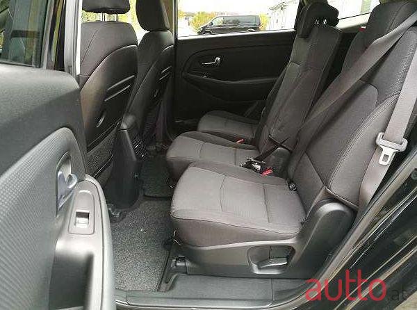 2014' Kia Carens photo #2