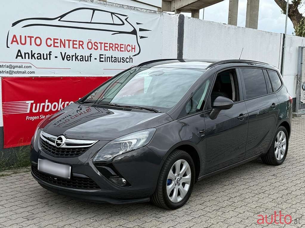 2013' Opel Zafira photo #1