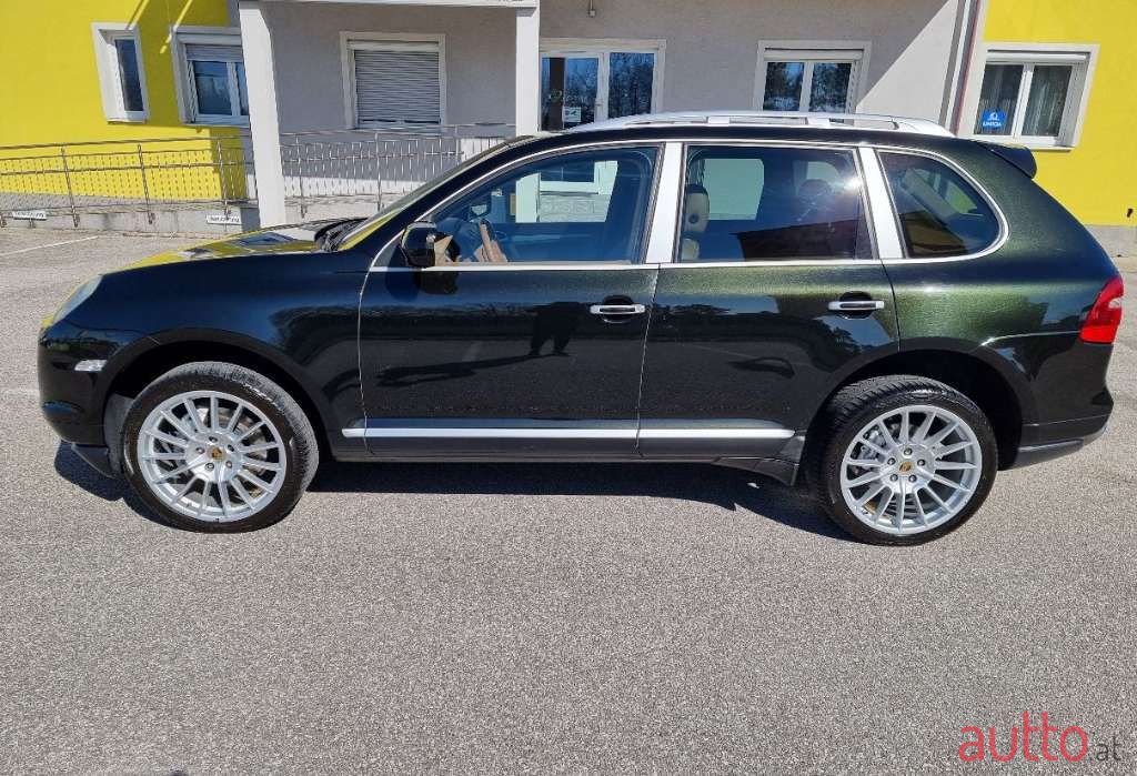 2008' Porsche Cayenne photo #4