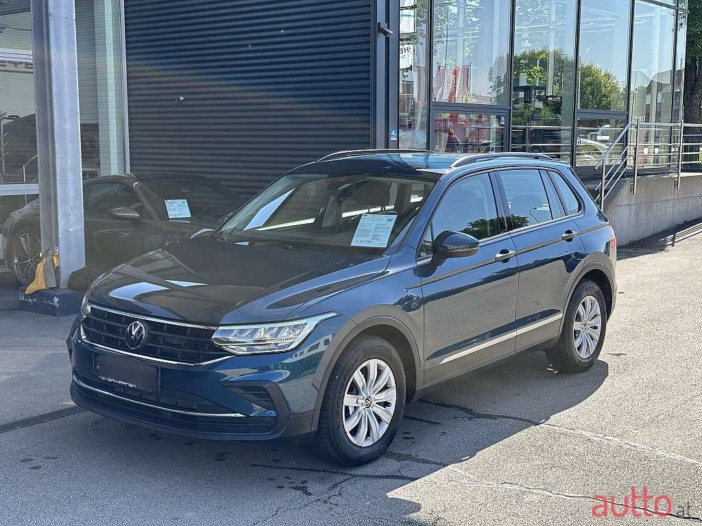 2022' Volkswagen Tiguan photo #1