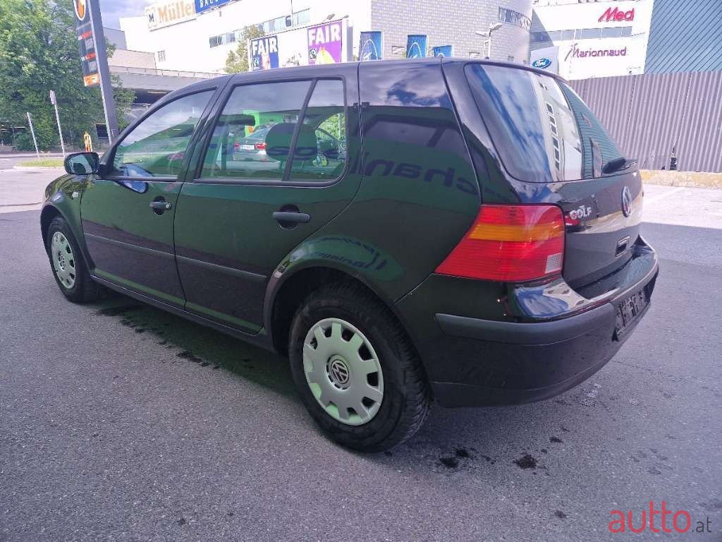 2002' Volkswagen Golf photo #6