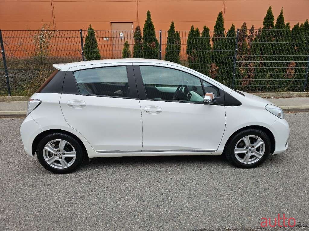 2013' Toyota Yaris photo #4