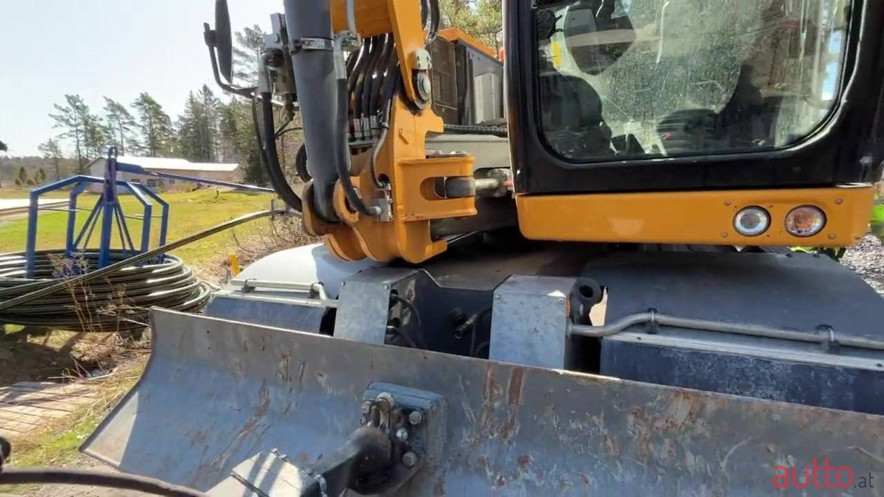 2017' Liebherr A910 Compact Litronic photo #3