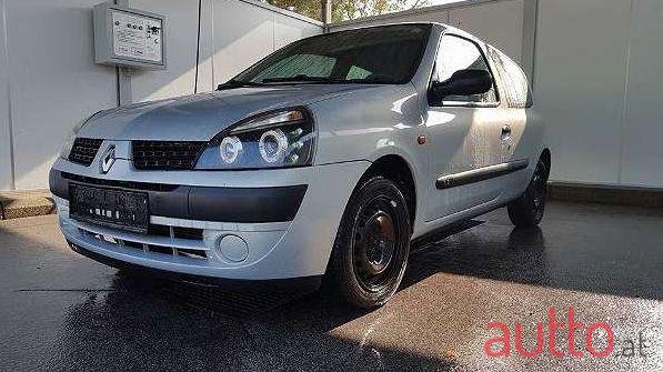 2002' Renault Clio photo #3