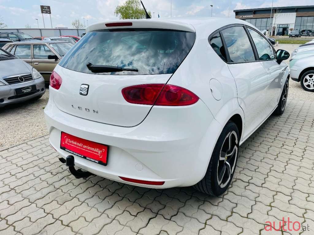 2010' SEAT Leon photo #4