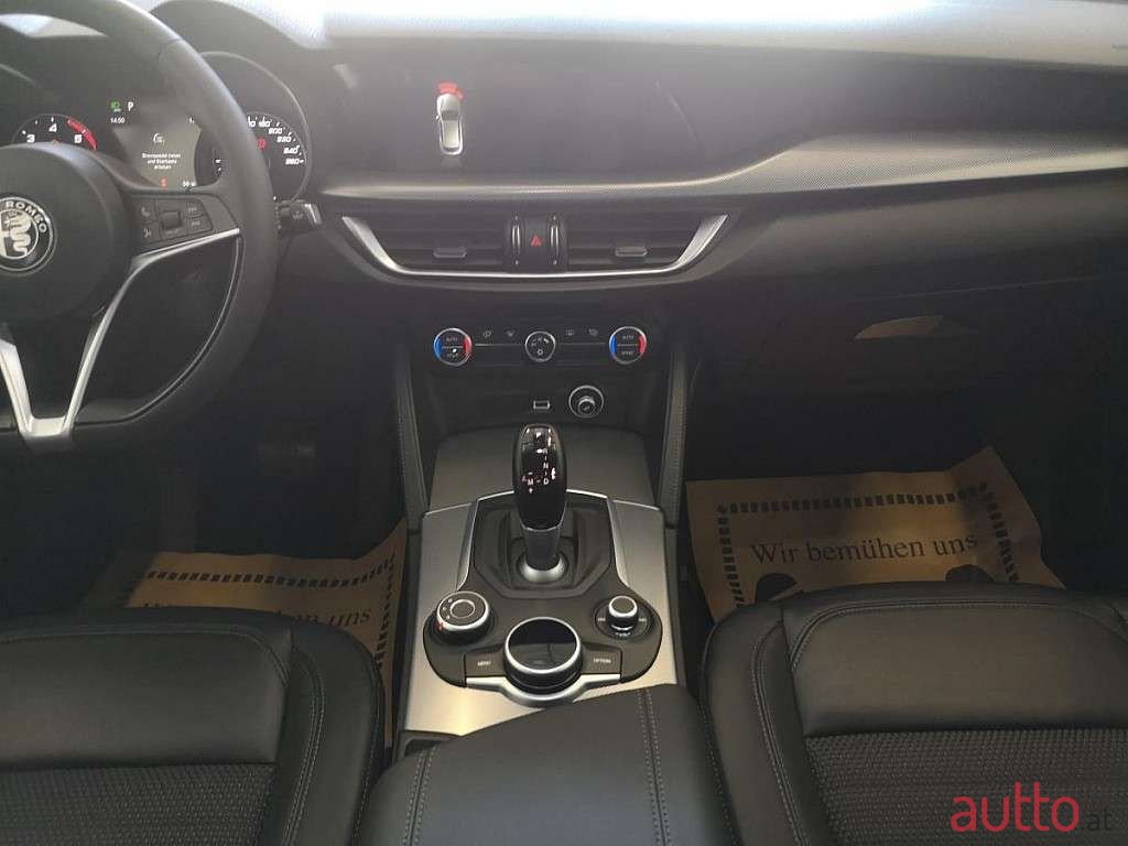 2018' Alfa Romeo Stelvio photo #4