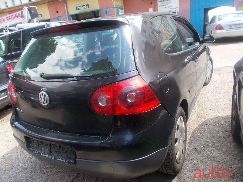 2005' Volkswagen Golf photo #4