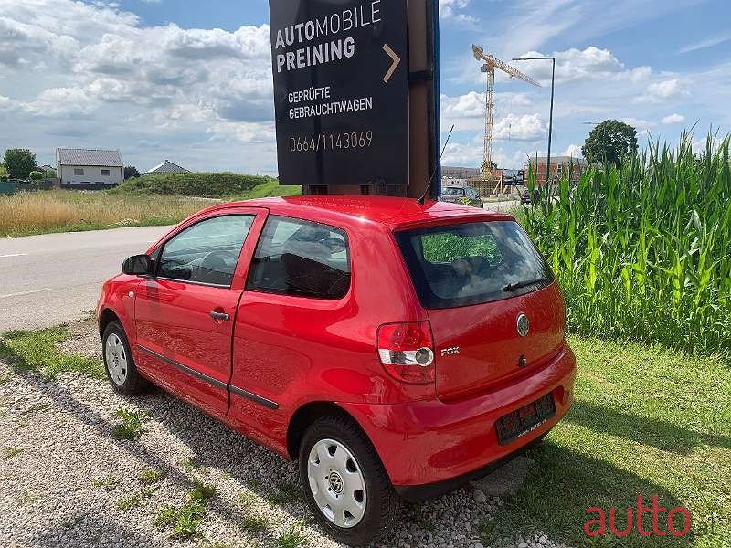 2007' Volkswagen Fox photo #2