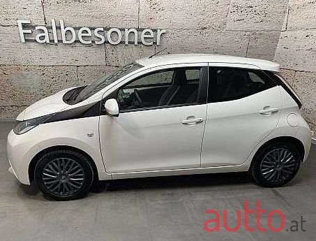 2015' Toyota Aygo photo #2