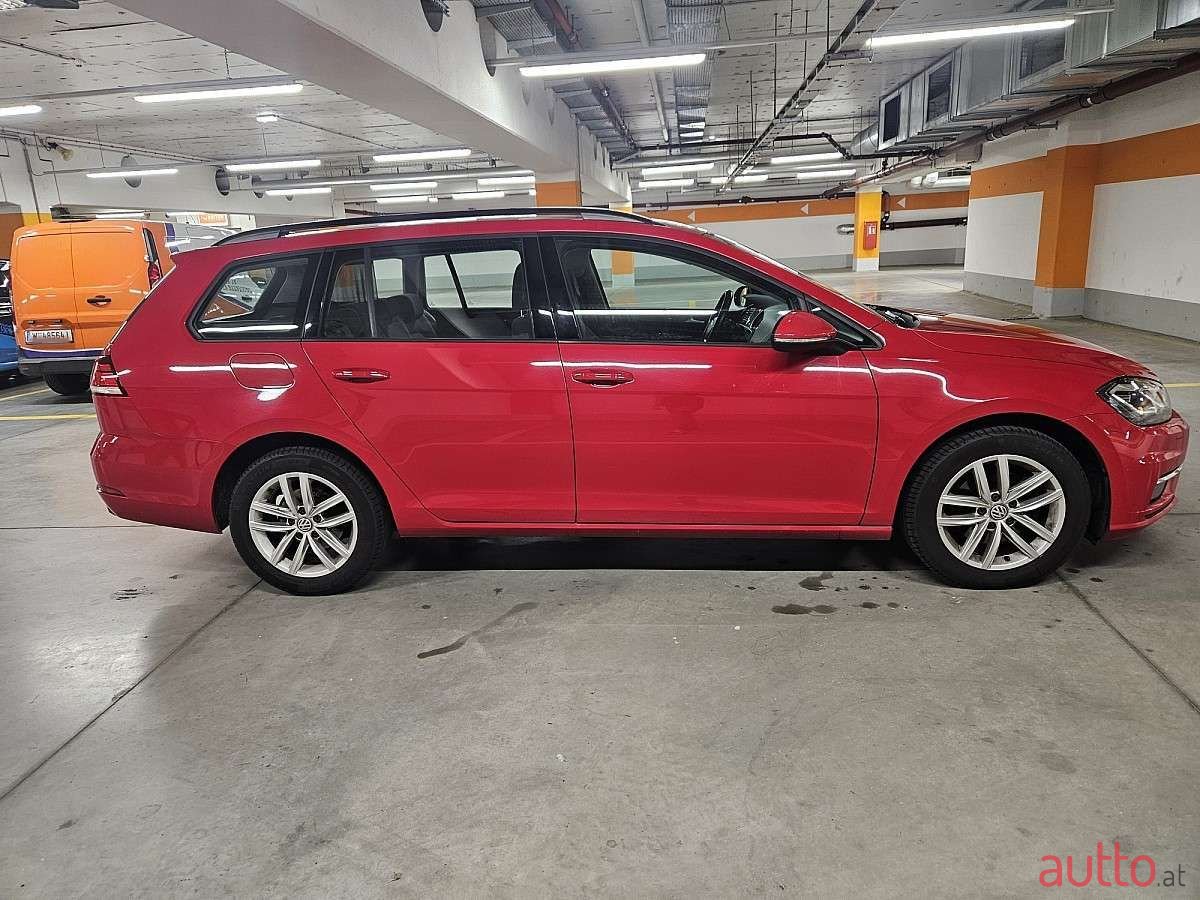 2017' Volkswagen Golf photo #5