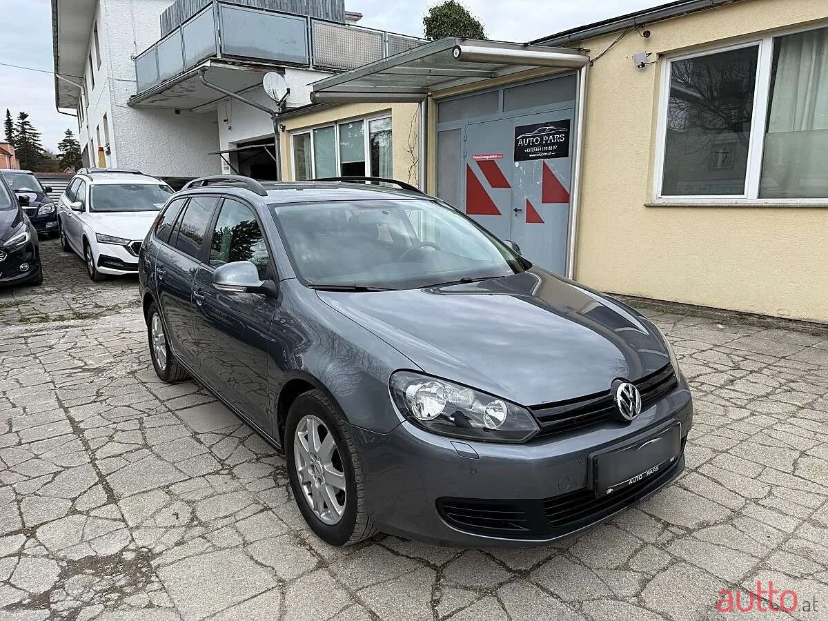 2010' Volkswagen Golf photo #3