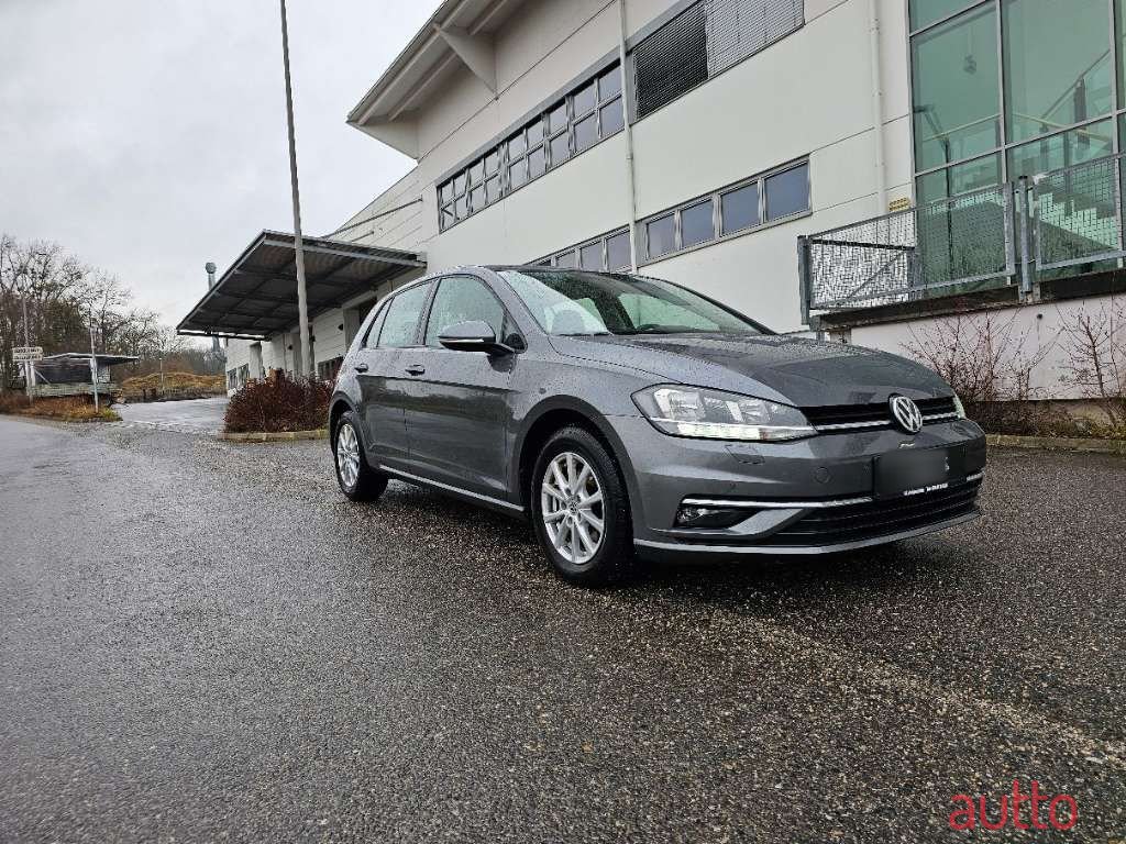 2018' Volkswagen Golf photo #4