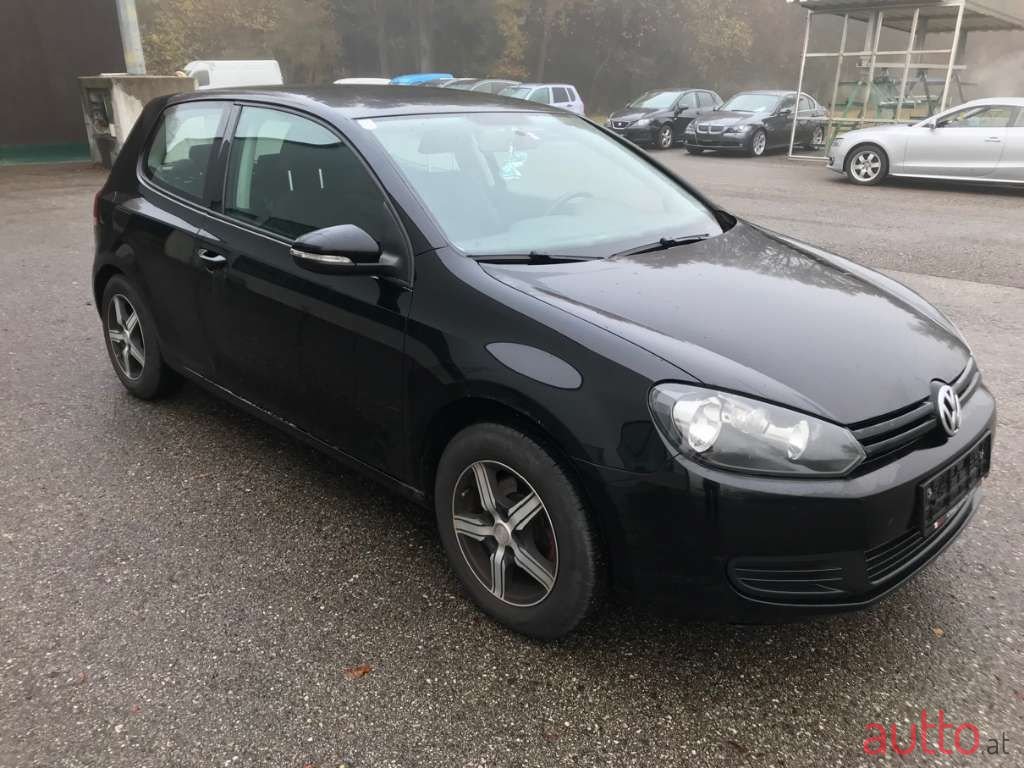 2011' Volkswagen Golf photo #1