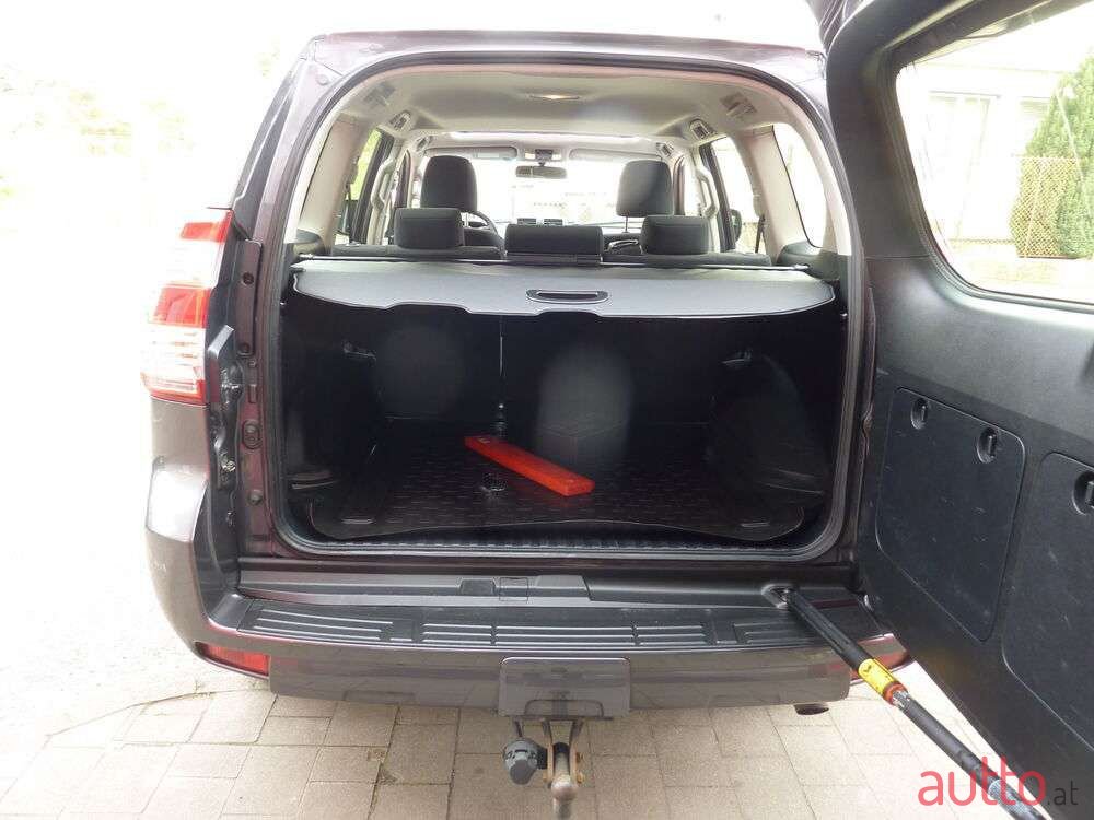 2016' Toyota Land Cruiser photo #4