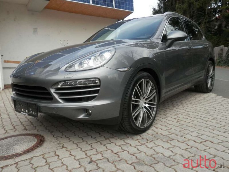 2013' Porsche Cayenne photo #1