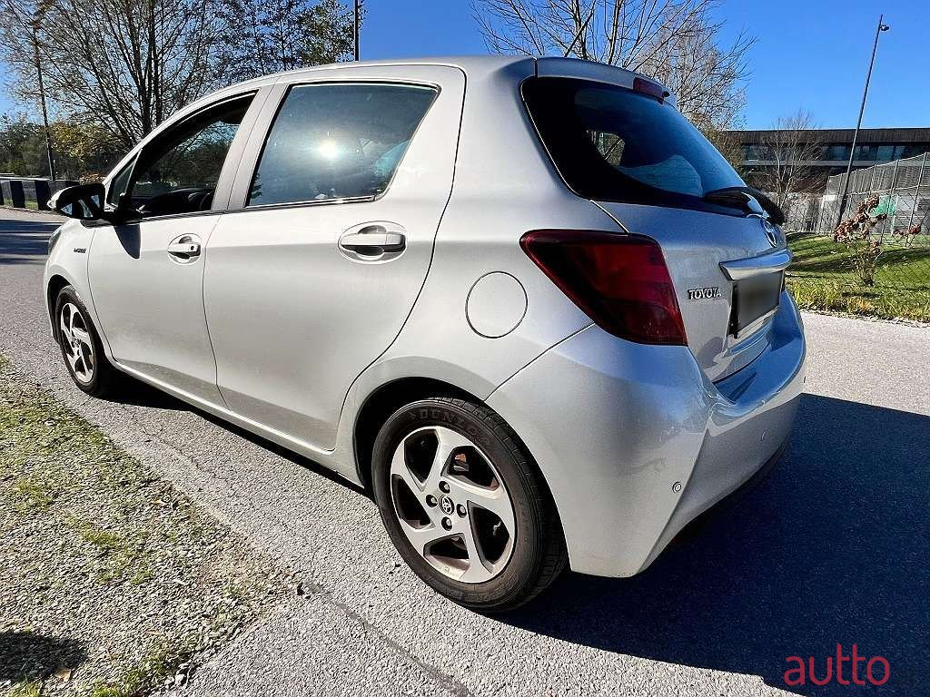 2016' Toyota Yaris photo #6