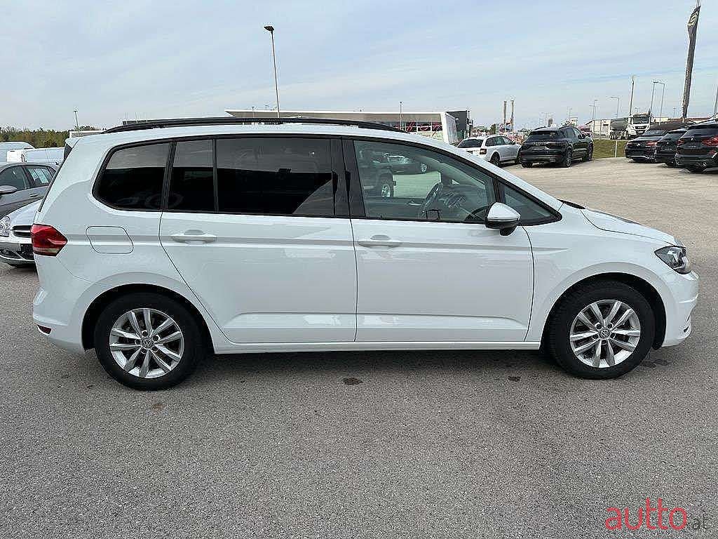 2017' Volkswagen Touran photo #6