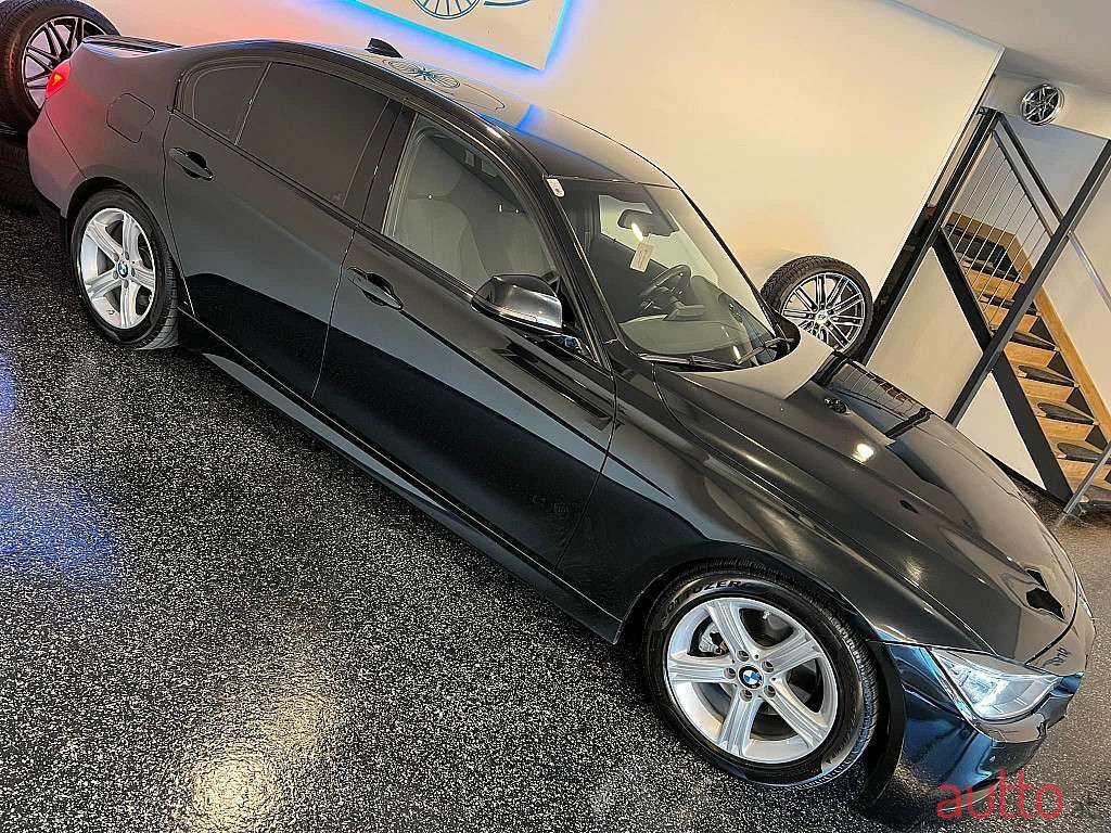 2013' BMW 3Er-Reihe photo #5