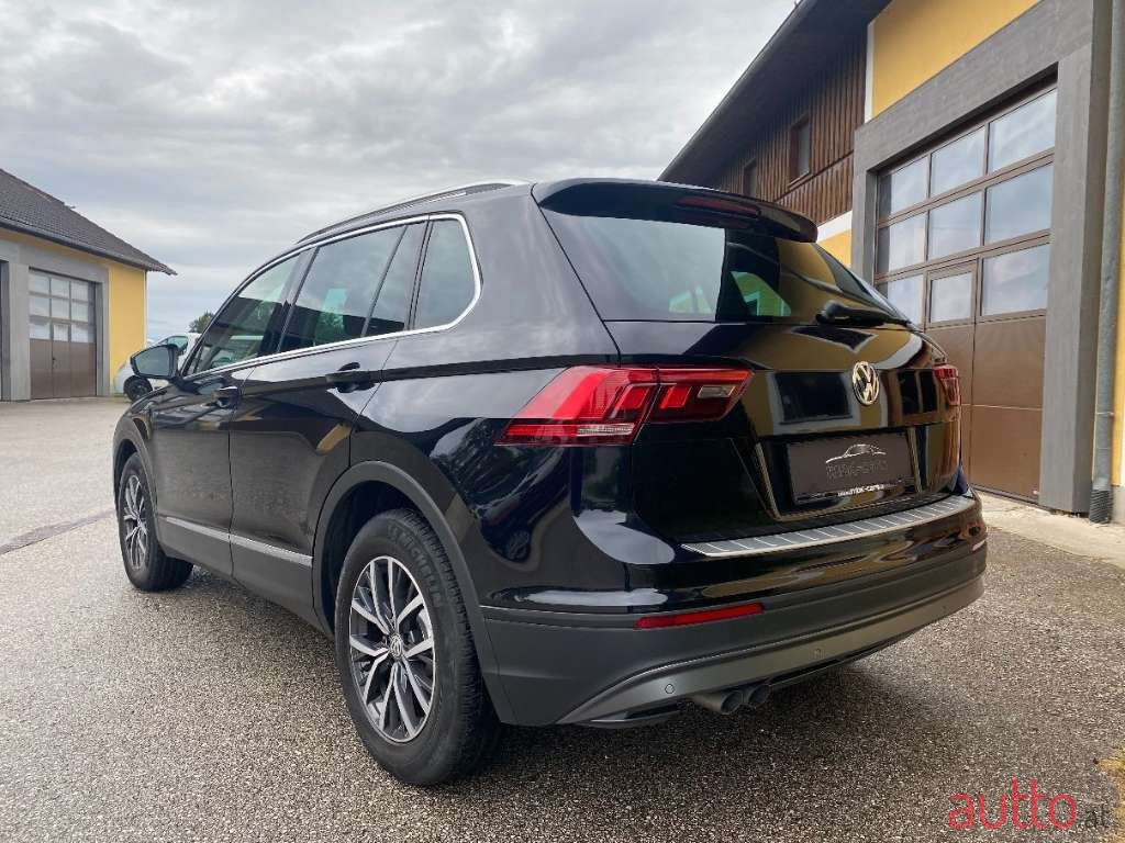 2017' Volkswagen Tiguan photo #4